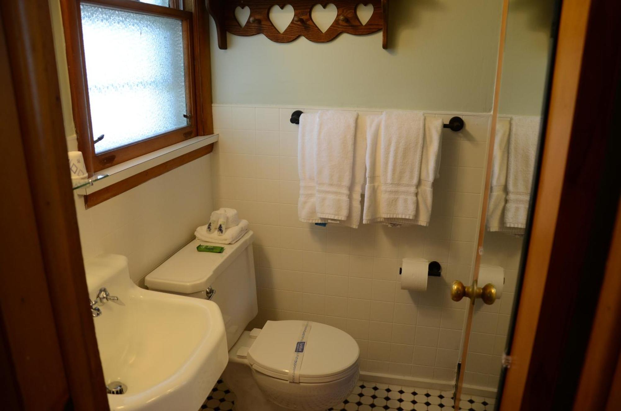 Ludington Blue Spruce Inn エクステリア 写真